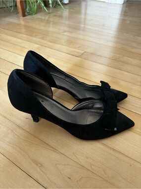 Black Suede Pointed-Toe Low Heel Pumps with Bow